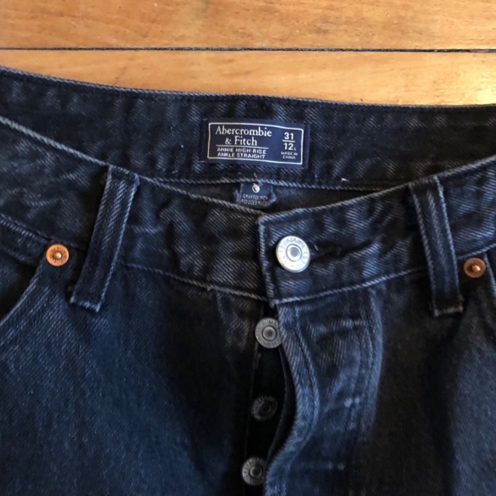 A&F Women’s High Rise Black Jeans